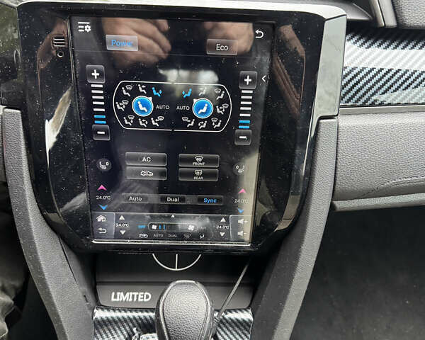 Белый Хонда Цивик, объемом двигателя 1.5 л и пробегом 180 тыс. км за 15500 $, фото 5 на Automoto.ua