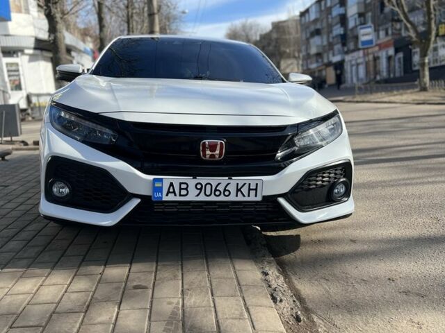Белый Хонда Цивик, объемом двигателя 1.5 л и пробегом 130 тыс. км за 16900 $, фото 2 на Automoto.ua