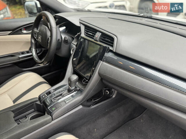 Белый Хонда Цивик, объемом двигателя 1.5 л и пробегом 180 тыс. км за 15500 $, фото 9 на Automoto.ua