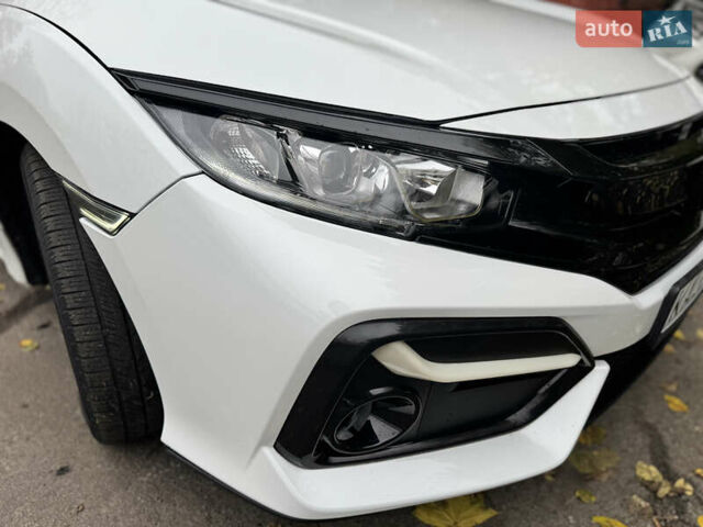 Белый Хонда Цивик, объемом двигателя 1.5 л и пробегом 180 тыс. км за 15500 $, фото 16 на Automoto.ua