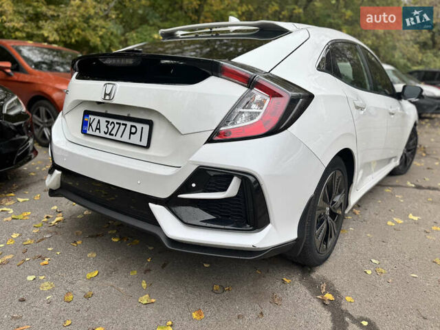 Белый Хонда Цивик, объемом двигателя 1.5 л и пробегом 180 тыс. км за 15500 $, фото 24 на Automoto.ua