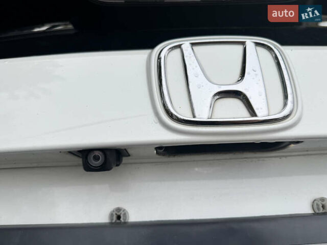 Белый Хонда Цивик, объемом двигателя 1.5 л и пробегом 180 тыс. км за 15500 $, фото 12 на Automoto.ua