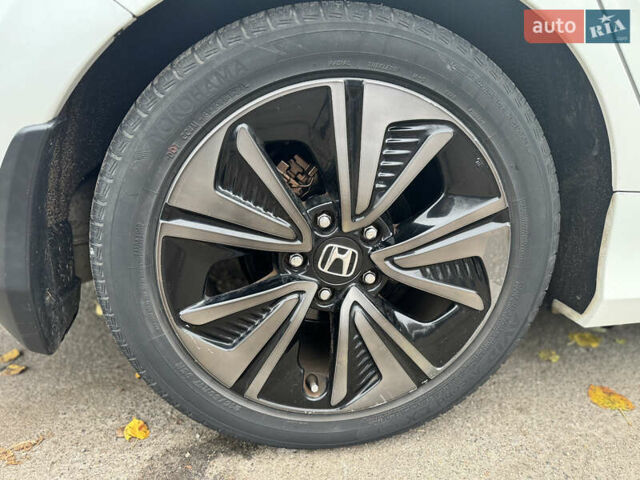 Белый Хонда Цивик, объемом двигателя 1.5 л и пробегом 180 тыс. км за 15500 $, фото 23 на Automoto.ua