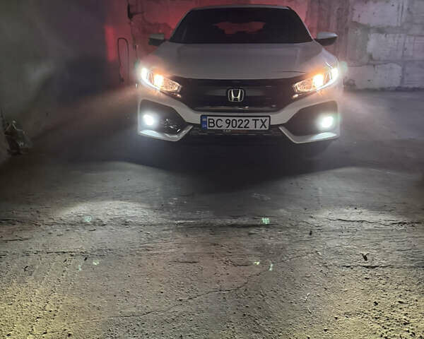 Белый Хонда Цивик, объемом двигателя 1.5 л и пробегом 113 тыс. км за 16900 $, фото 18 на Automoto.ua