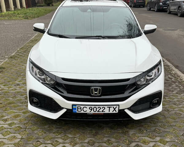 Белый Хонда Цивик, объемом двигателя 1.5 л и пробегом 113 тыс. км за 16900 $, фото 1 на Automoto.ua