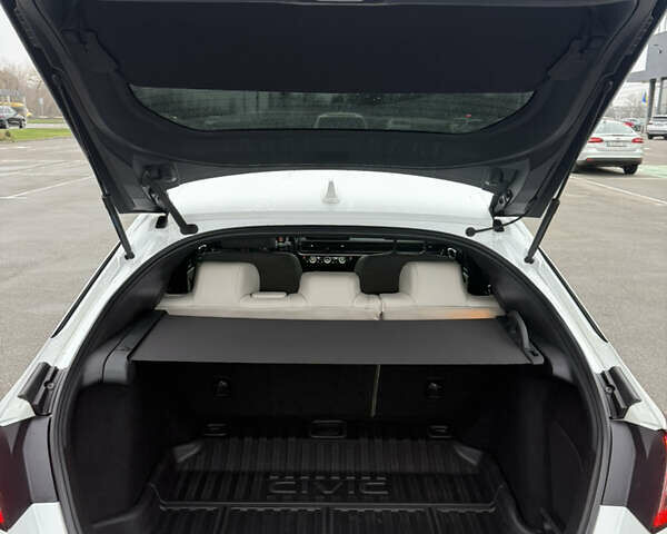 Белый Хонда Цивик, объемом двигателя 1.5 л и пробегом 78 тыс. км за 24500 $, фото 8 на Automoto.ua