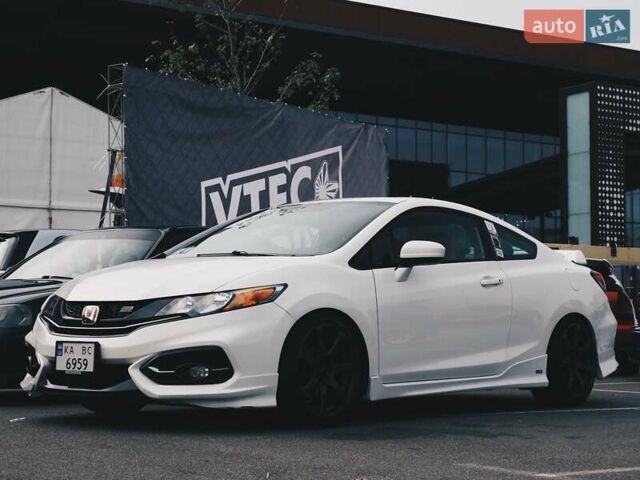 Белый Хонда Цивик, объемом двигателя 2.4 л и пробегом 185 тыс. км за 22000 $, фото 2 на Automoto.ua