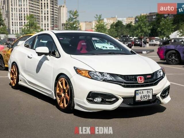 Белый Хонда Цивик, объемом двигателя 2.4 л и пробегом 185 тыс. км за 22000 $, фото 6 на Automoto.ua