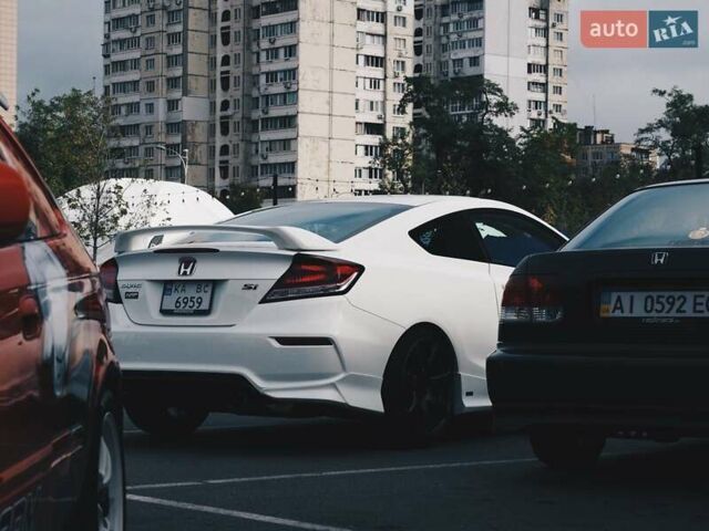Белый Хонда Цивик, объемом двигателя 2.4 л и пробегом 185 тыс. км за 22000 $, фото 4 на Automoto.ua