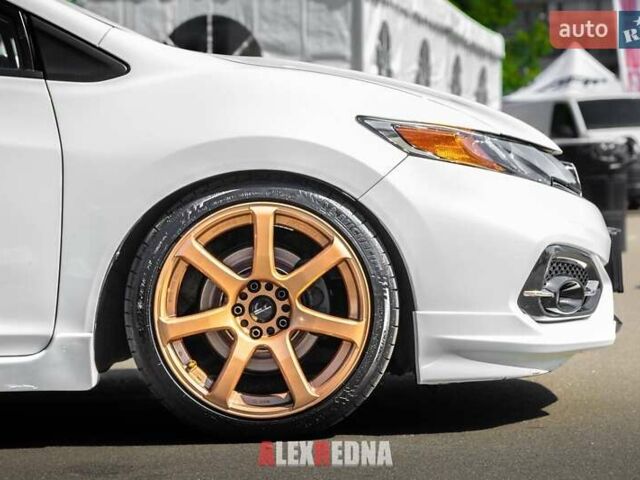 Белый Хонда Цивик, объемом двигателя 2.4 л и пробегом 185 тыс. км за 22000 $, фото 7 на Automoto.ua