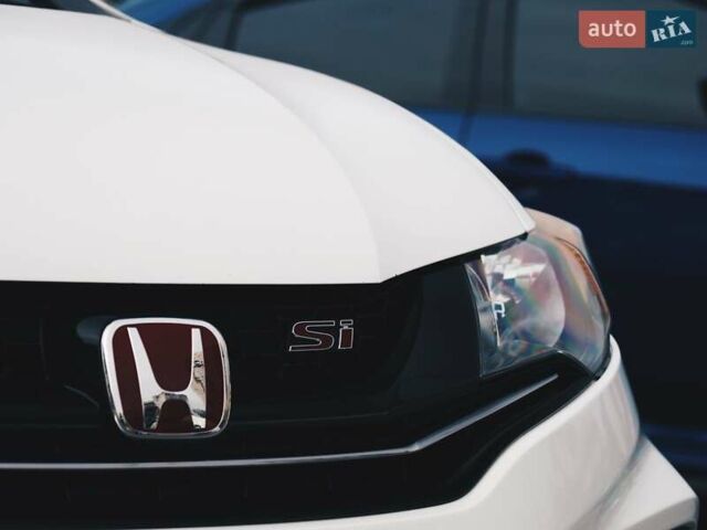 Белый Хонда Цивик, объемом двигателя 2.4 л и пробегом 185 тыс. км за 22000 $, фото 3 на Automoto.ua