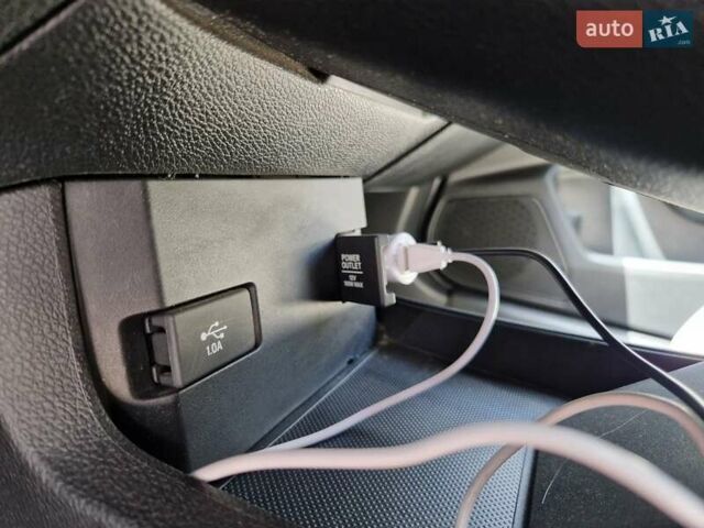 Белый Хонда Цивик, объемом двигателя 2 л и пробегом 70 тыс. км за 13500 $, фото 18 на Automoto.ua