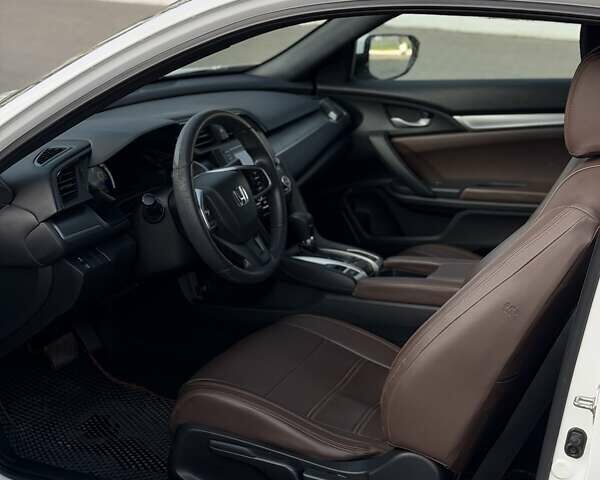 Белый Хонда Цивик, объемом двигателя 2 л и пробегом 186 тыс. км за 12500 $, фото 7 на Automoto.ua