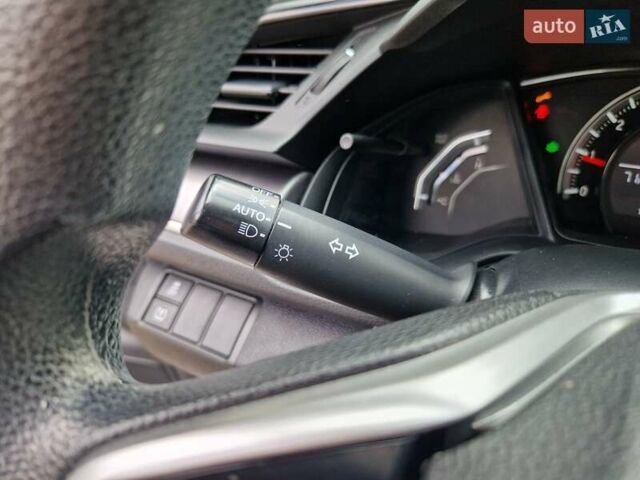 Белый Хонда Цивик, объемом двигателя 2 л и пробегом 70 тыс. км за 13500 $, фото 25 на Automoto.ua