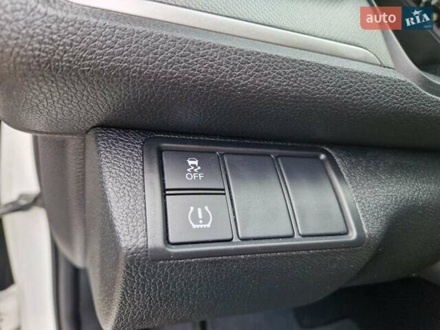 Белый Хонда Цивик, объемом двигателя 2 л и пробегом 70 тыс. км за 13500 $, фото 26 на Automoto.ua