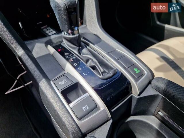 Белый Хонда Цивик, объемом двигателя 2 л и пробегом 70 тыс. км за 13500 $, фото 17 на Automoto.ua