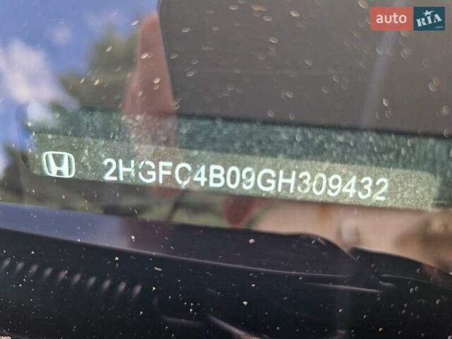 Белый Хонда Цивик, объемом двигателя 2 л и пробегом 70 тыс. км за 13500 $, фото 31 на Automoto.ua