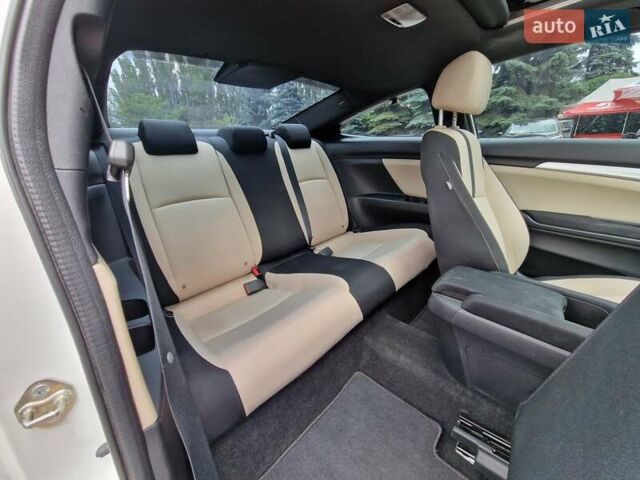 Белый Хонда Цивик, объемом двигателя 2 л и пробегом 70 тыс. км за 13500 $, фото 22 на Automoto.ua