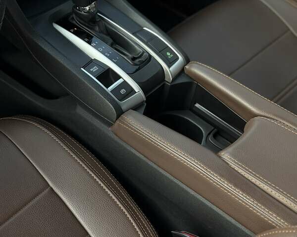 Белый Хонда Цивик, объемом двигателя 2 л и пробегом 186 тыс. км за 12500 $, фото 8 на Automoto.ua