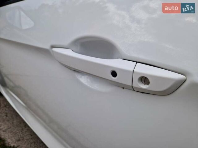 Белый Хонда Цивик, объемом двигателя 2 л и пробегом 70 тыс. км за 13500 $, фото 11 на Automoto.ua