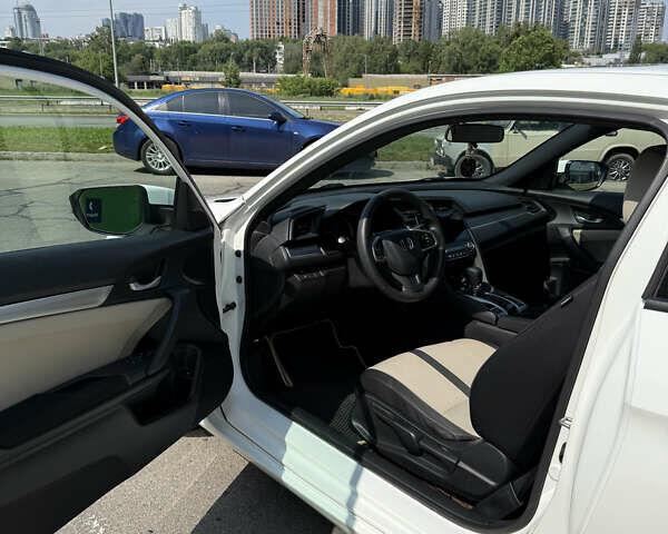 Белый Хонда Цивик, объемом двигателя 2 л и пробегом 173 тыс. км за 14500 $, фото 13 на Automoto.ua
