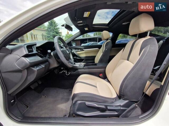 Белый Хонда Цивик, объемом двигателя 2 л и пробегом 70 тыс. км за 13500 $, фото 19 на Automoto.ua