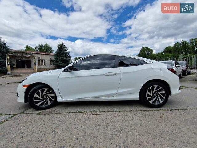 Белый Хонда Цивик, объемом двигателя 2 л и пробегом 70 тыс. км за 13500 $, фото 6 на Automoto.ua