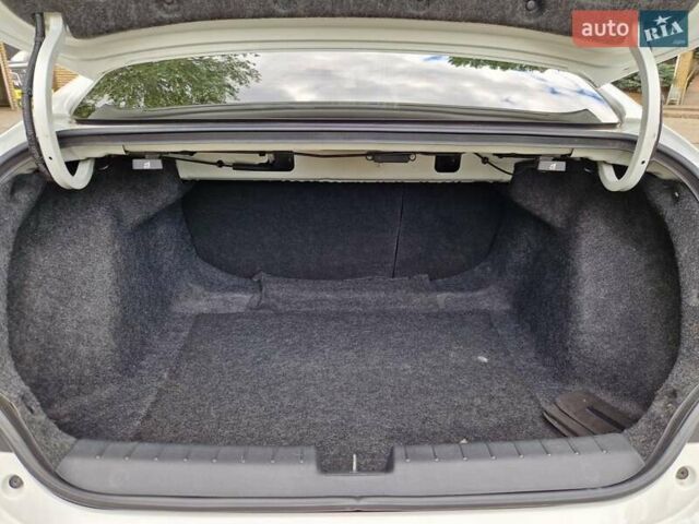 Белый Хонда Цивик, объемом двигателя 2 л и пробегом 70 тыс. км за 13500 $, фото 23 на Automoto.ua