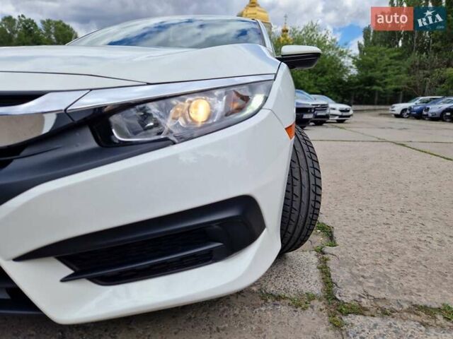 Белый Хонда Цивик, объемом двигателя 2 л и пробегом 70 тыс. км за 13500 $, фото 8 на Automoto.ua