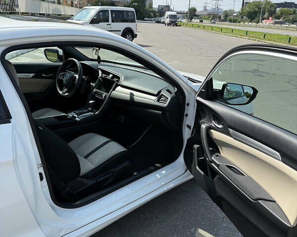 Белый Хонда Цивик, объемом двигателя 2 л и пробегом 173 тыс. км за 14500 $, фото 15 на Automoto.ua