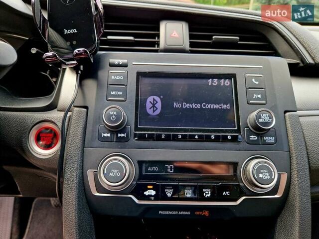 Белый Хонда Цивик, объемом двигателя 2 л и пробегом 70 тыс. км за 13500 $, фото 15 на Automoto.ua