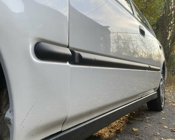 Білий Хонда Сівік, об'ємом двигуна 1.6 л та пробігом 217 тис. км за 2999 $, фото 4 на Automoto.ua