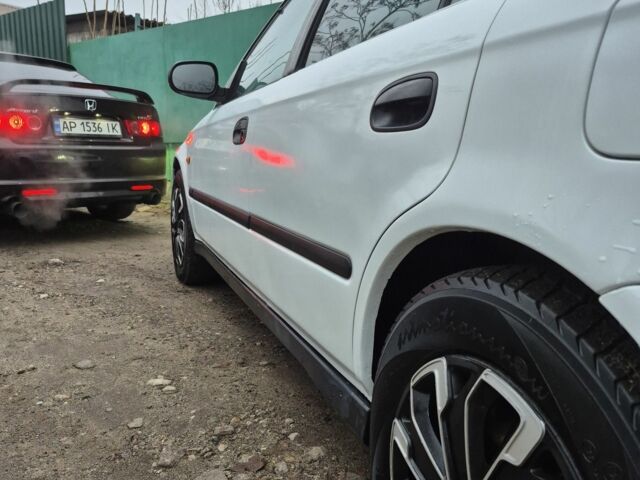 Белый Хонда Цивик, объемом двигателя 1.6 л и пробегом 333 тыс. км за 3199 $, фото 3 на Automoto.ua