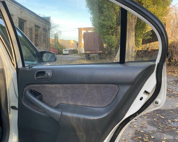 Білий Хонда Сівік, об'ємом двигуна 1.6 л та пробігом 217 тис. км за 2999 $, фото 25 на Automoto.ua