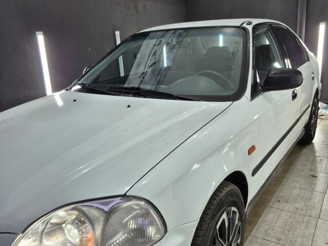 Белый Хонда Цивик, объемом двигателя 1.6 л и пробегом 333 тыс. км за 3199 $, фото 12 на Automoto.ua