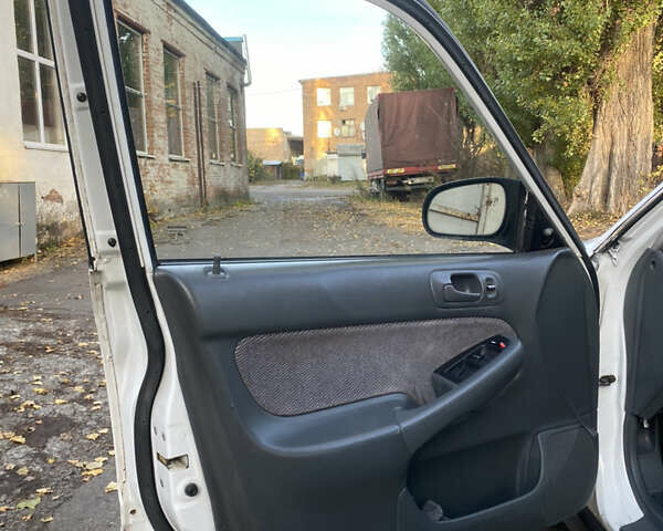 Білий Хонда Сівік, об'ємом двигуна 1.6 л та пробігом 217 тис. км за 2999 $, фото 29 на Automoto.ua