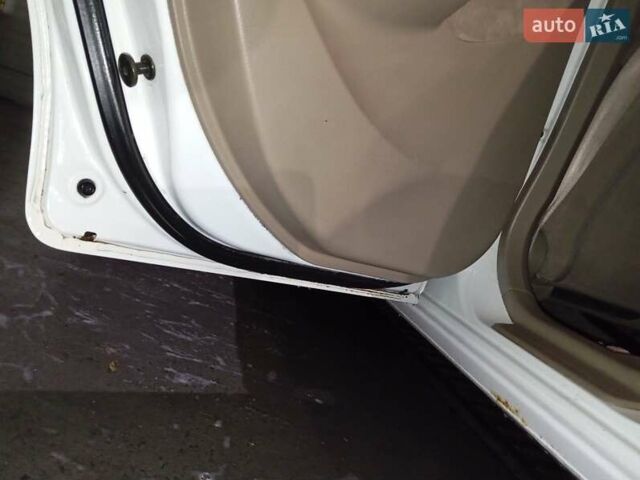 Белый Хонда Цивик, объемом двигателя 1.4 л и пробегом 364 тыс. км за 3000 $, фото 10 на Automoto.ua