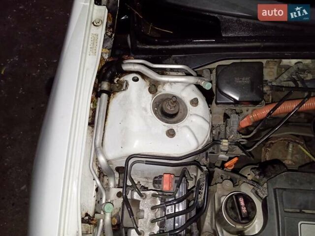 Белый Хонда Цивик, объемом двигателя 1.4 л и пробегом 364 тыс. км за 3000 $, фото 17 на Automoto.ua