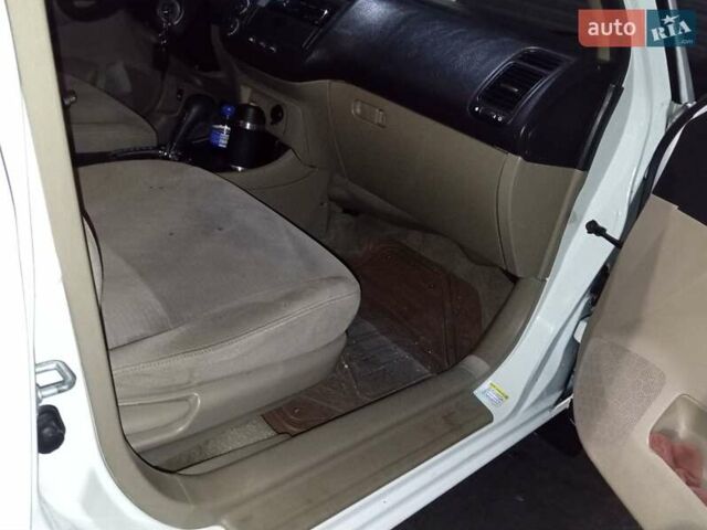 Белый Хонда Цивик, объемом двигателя 1.4 л и пробегом 364 тыс. км за 3000 $, фото 13 на Automoto.ua