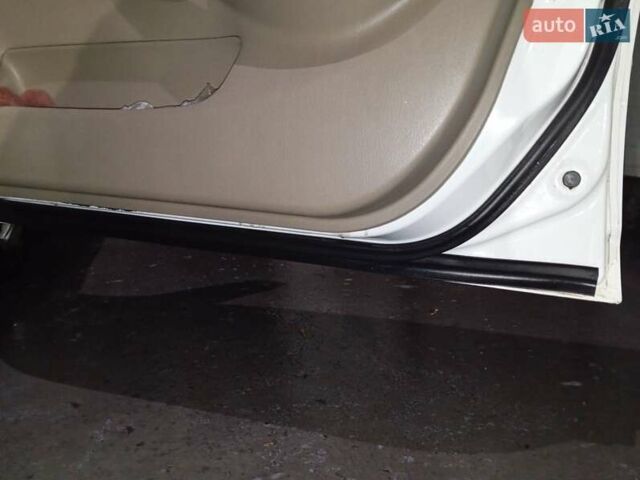 Белый Хонда Цивик, объемом двигателя 1.4 л и пробегом 364 тыс. км за 3000 $, фото 12 на Automoto.ua