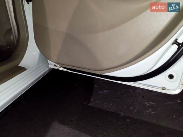 Белый Хонда Цивик, объемом двигателя 1.4 л и пробегом 364 тыс. км за 3000 $, фото 11 на Automoto.ua