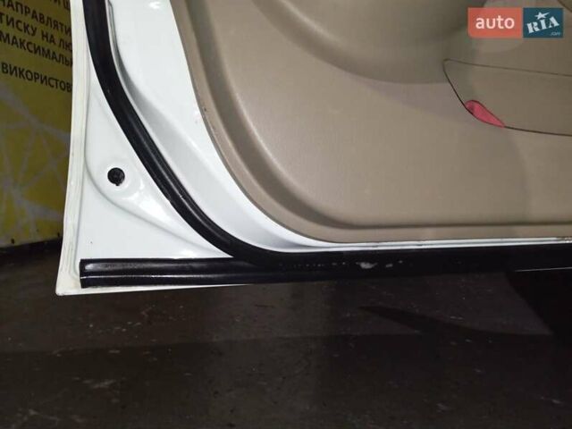 Белый Хонда Цивик, объемом двигателя 1.4 л и пробегом 364 тыс. км за 3000 $, фото 9 на Automoto.ua