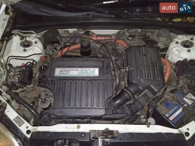 Белый Хонда Цивик, объемом двигателя 1.4 л и пробегом 364 тыс. км за 3000 $, фото 16 на Automoto.ua