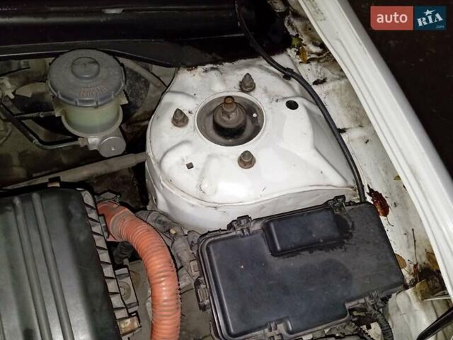 Белый Хонда Цивик, объемом двигателя 1.4 л и пробегом 364 тыс. км за 3000 $, фото 18 на Automoto.ua