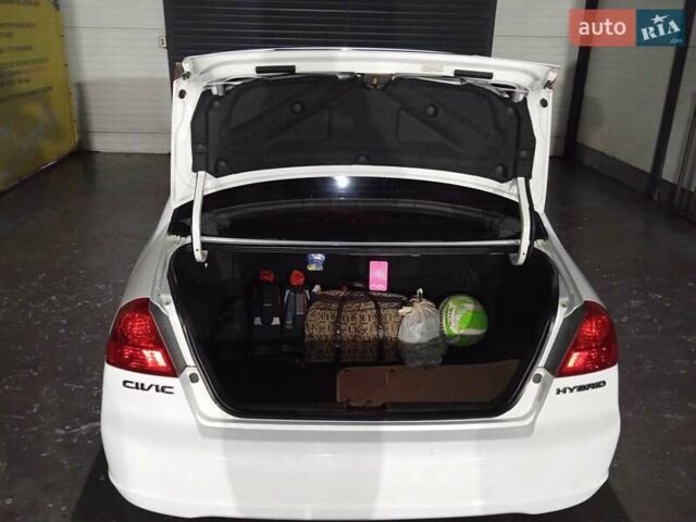 Белый Хонда Цивик, объемом двигателя 1.4 л и пробегом 364 тыс. км за 3000 $, фото 7 на Automoto.ua