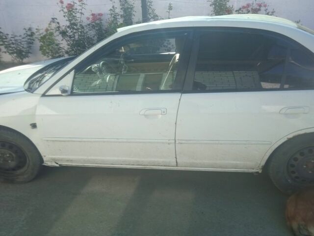 Белый Хонда Цивик, объемом двигателя 1.3 л и пробегом 250 тыс. км за 500 $, фото 1 на Automoto.ua