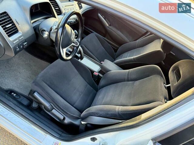 Белый Хонда Цивик, объемом двигателя 1.8 л и пробегом 205 тыс. км за 7200 $, фото 7 на Automoto.ua