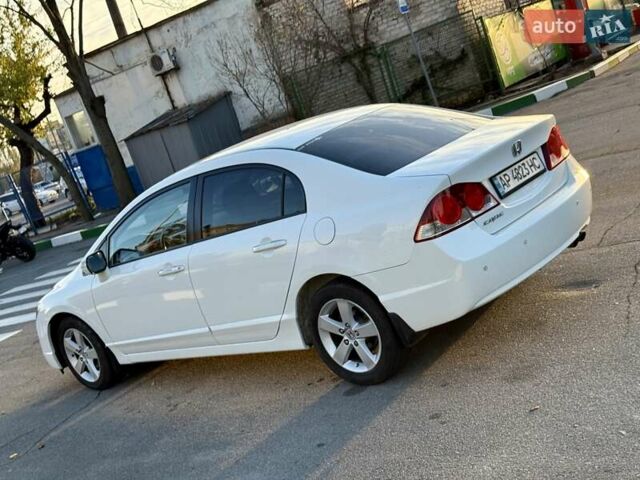 Белый Хонда Цивик, объемом двигателя 1.8 л и пробегом 205 тыс. км за 7200 $, фото 2 на Automoto.ua