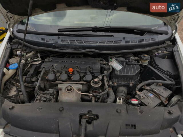 Белый Хонда Цивик, объемом двигателя 1.8 л и пробегом 205 тыс. км за 7200 $, фото 19 на Automoto.ua
