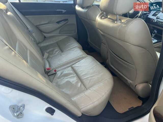 Хонда Цивик 2007 в Одессе на Automoto.ua Белый Хонда Цивик, объемом двигателя 1.34 л и пробегом 227 тыс. км за 5750 $, фото 20 на Automoto.ua